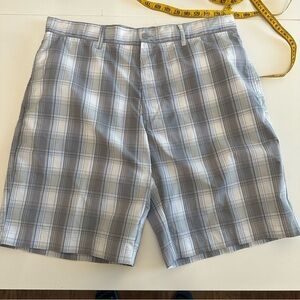 Men’s pro tour cool play golf shorts size 36